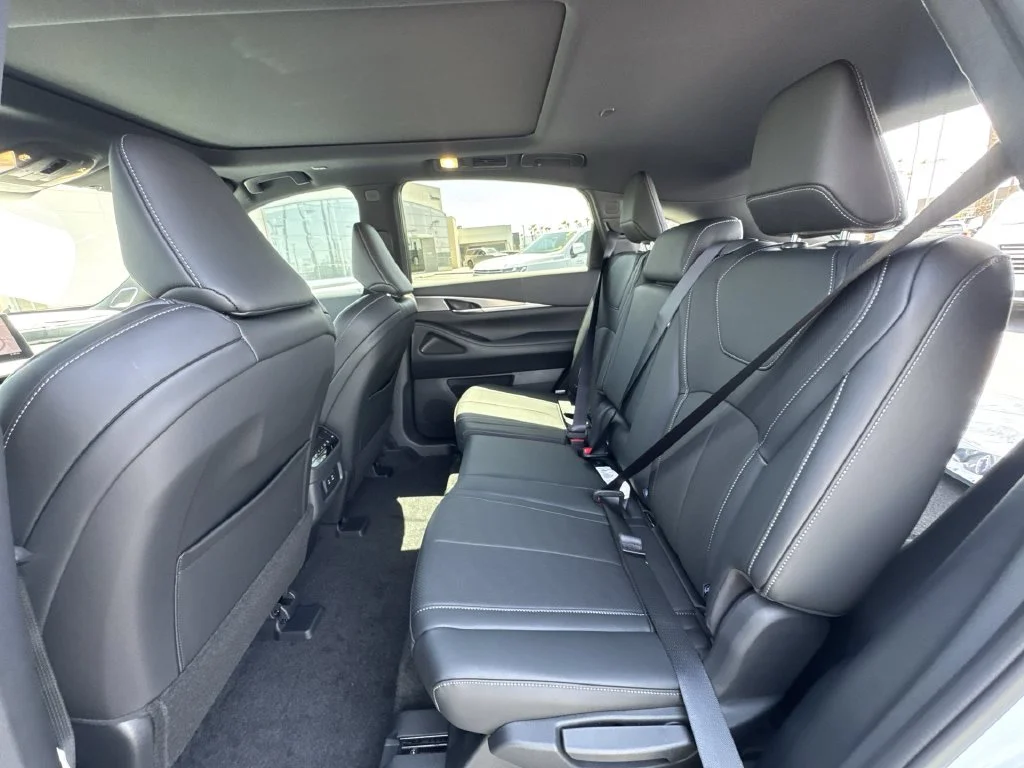 New 2027 RADIANT WHITE INFINITI Luxe AWD image 26