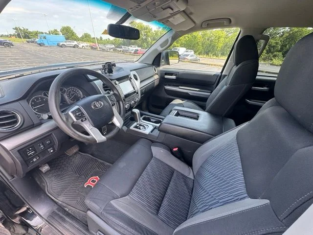 Used 2015 Black Toyota SR5 image 15