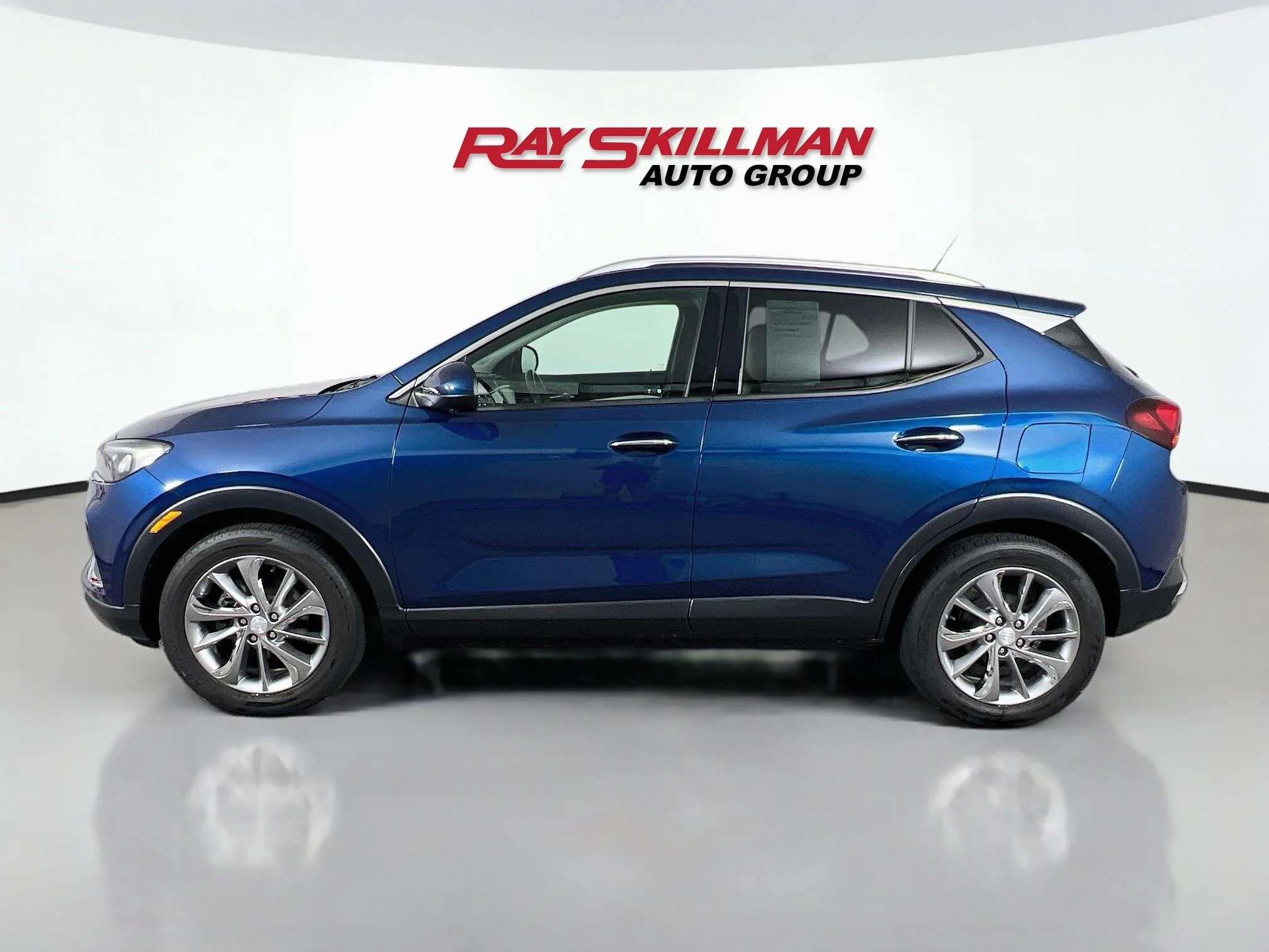 Used 2020 Deep Azure Metallic Buick ESSENCE image 4