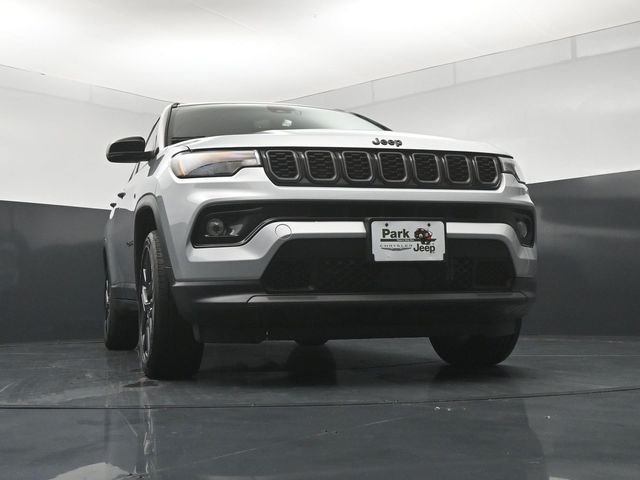 New 2026 Silver Zynith Metallic Clear-Coat Exterior Paint Jeep Limited image 19