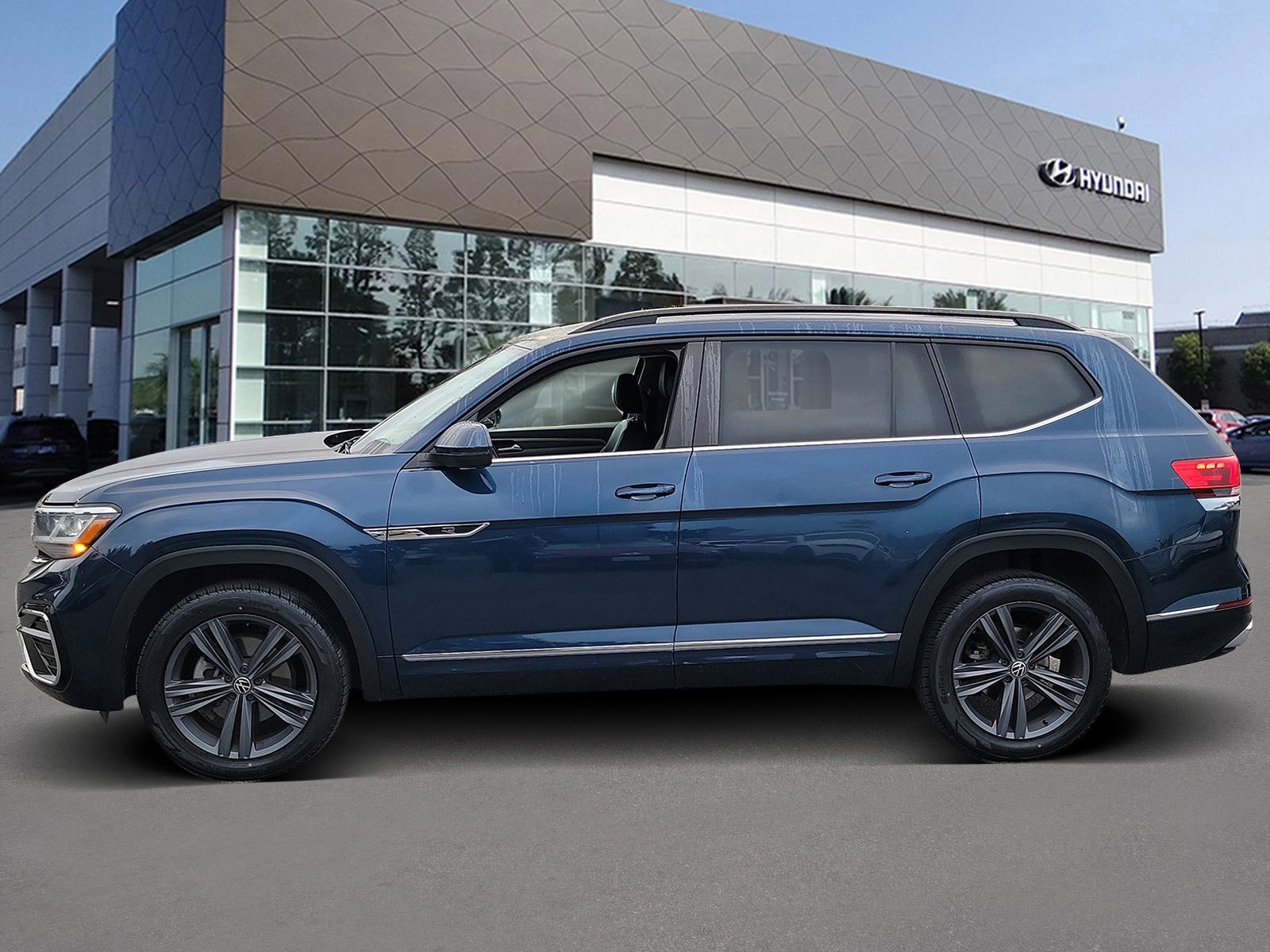 2021 Volkswagen Atlas SE w/Tech R-Line - Photo 3