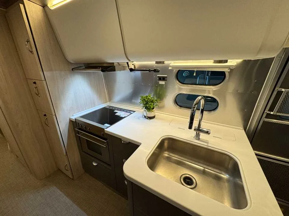 Used 2024 SILVER AIRSTREAM  image 21
