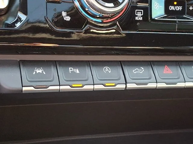 Used 2022 Red GMC AT4 image 24