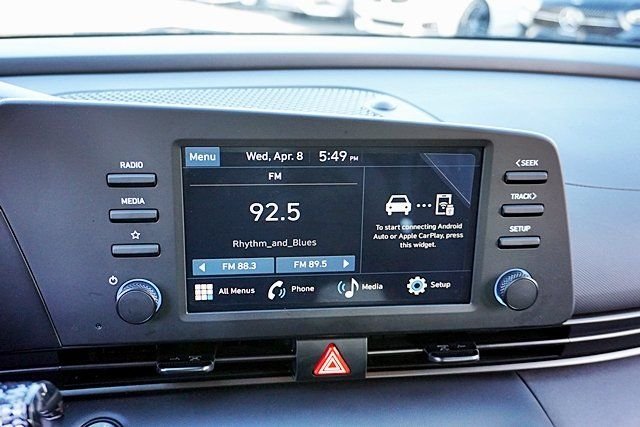 Used 2025 White Hyundai SEL Sport image 22