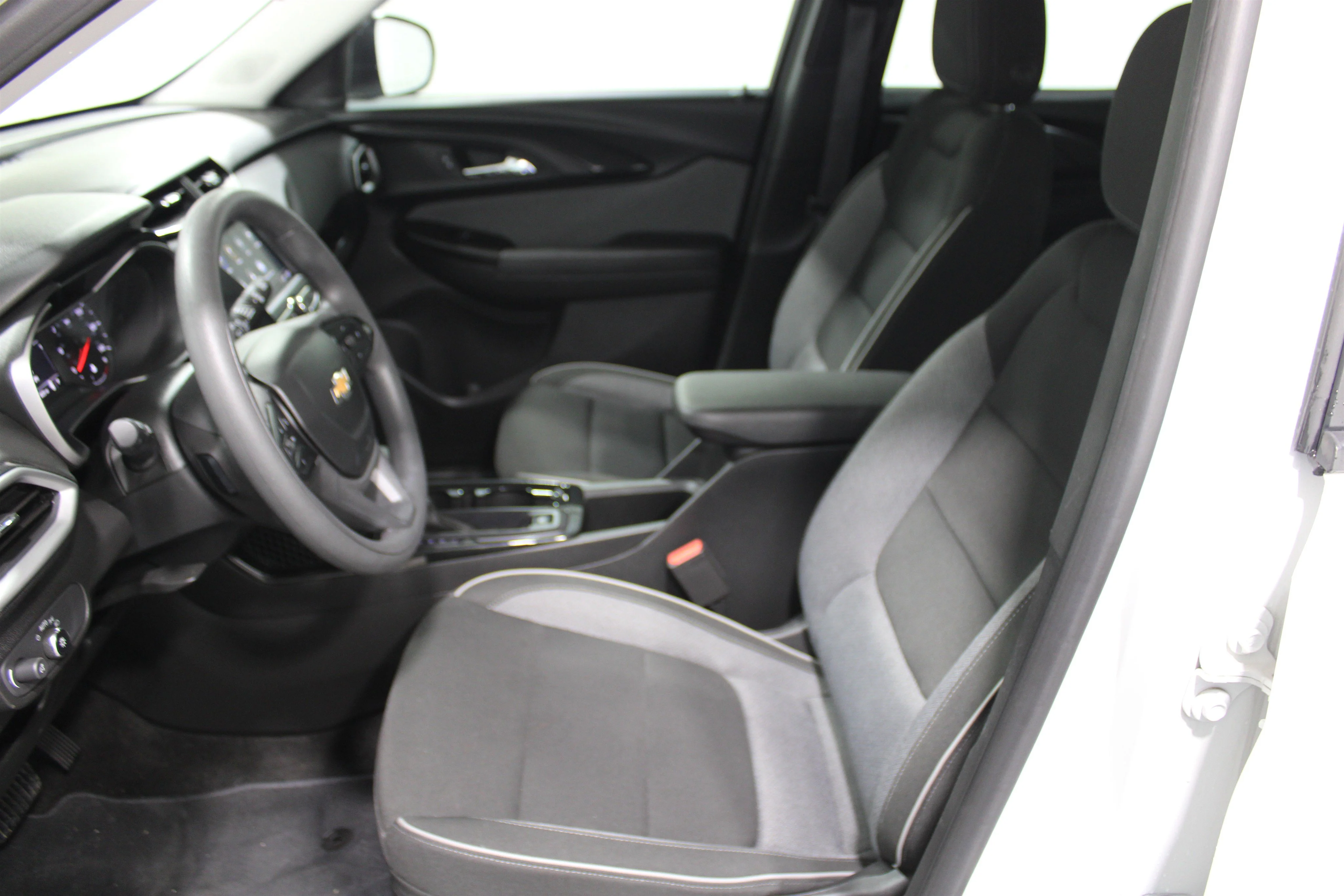 2023 Chevrolet TrailBlazer LS - Photo 3
