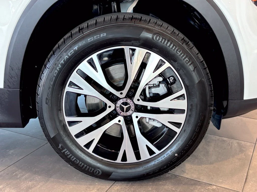 New 2026 White Mercedes-Benz GLB 250 image 32