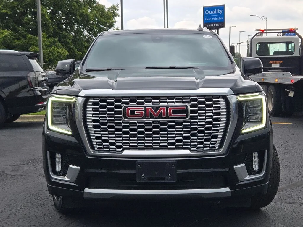 Used 2022  GMC Denali image 4