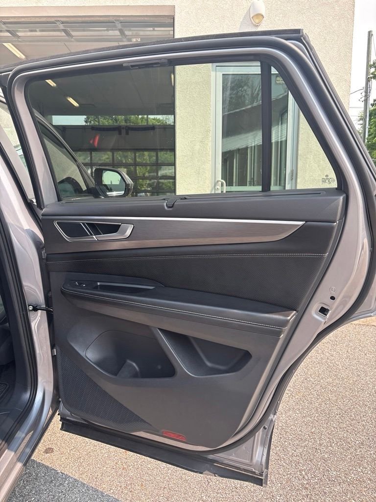 Used 2024 Gray Volkswagen 2.0T SE w/Technology image 23