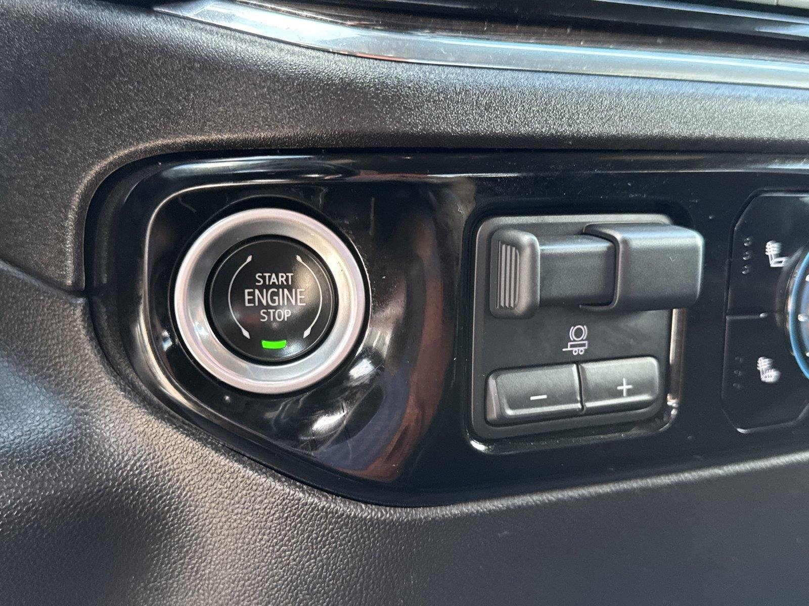 Used 2023 TITANIUM RUSH METALLIC GMC Elevation image 27