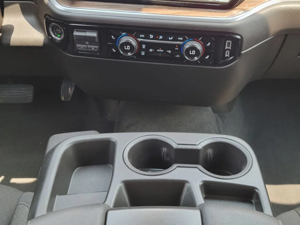 Used 2025 Summit White Chevrolet LT image 21