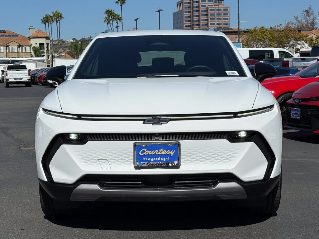Used 2024 Summit White Chevrolet 2LT image 5