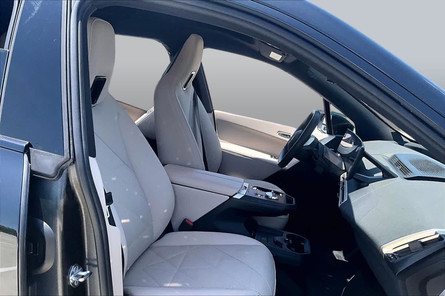 Used 2024 Black Sapphire Metallic BMW xDrive50 image 8