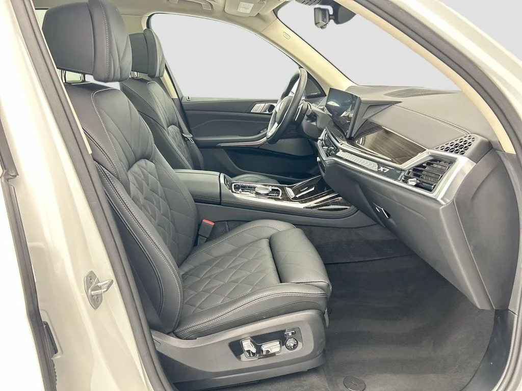 Used 2026 White BMW xDrive40i image 19