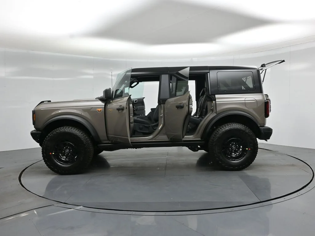 New 2026 Marsh Gray Ford Badlands image 33