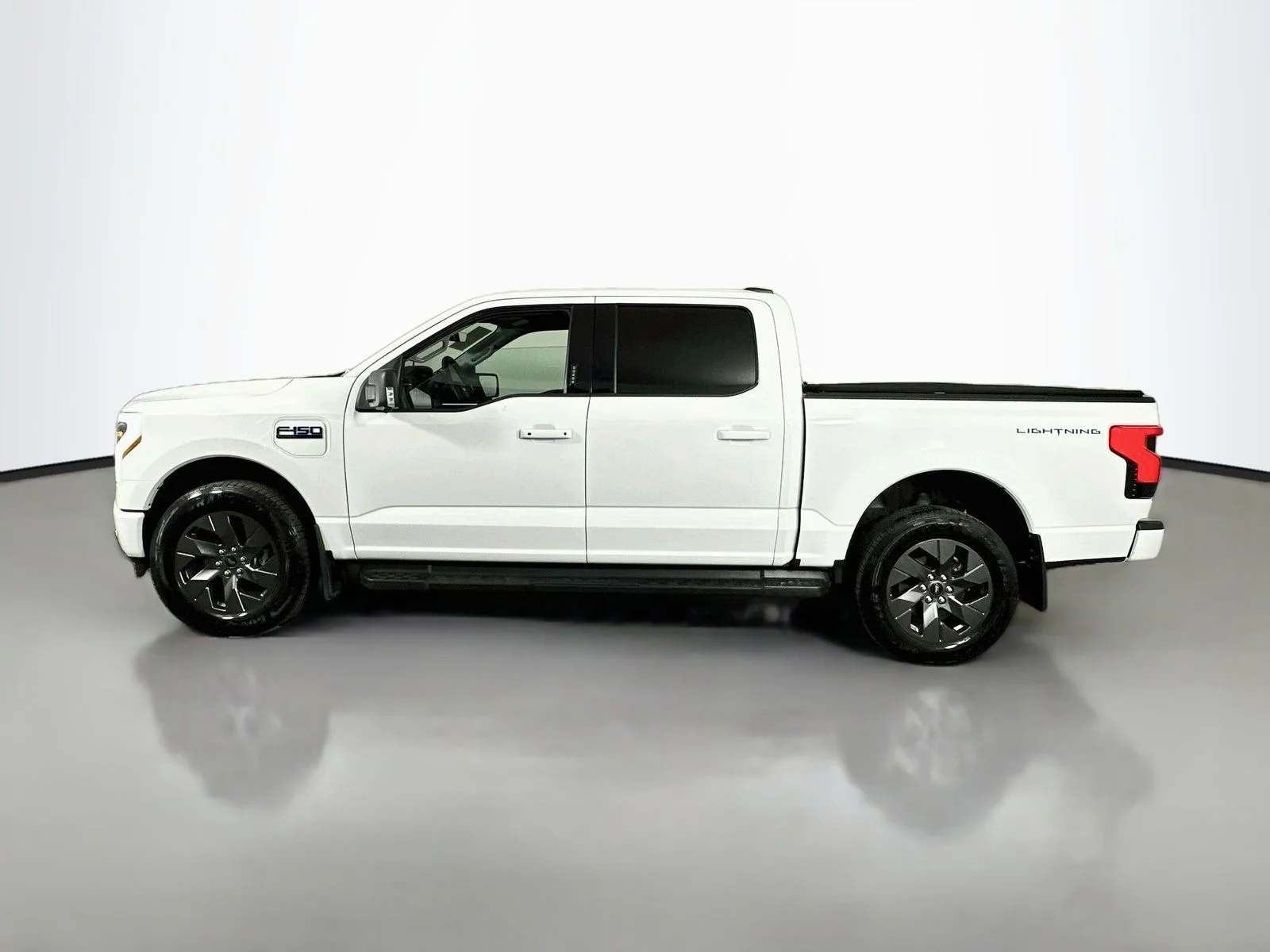 Used 2024 Oxford White Ford Flash image 4