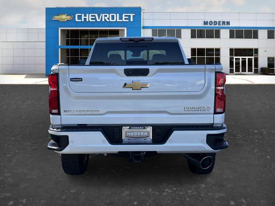 Used 2025 Iridescent Pearl Tricoat Chevrolet High Country image 4
