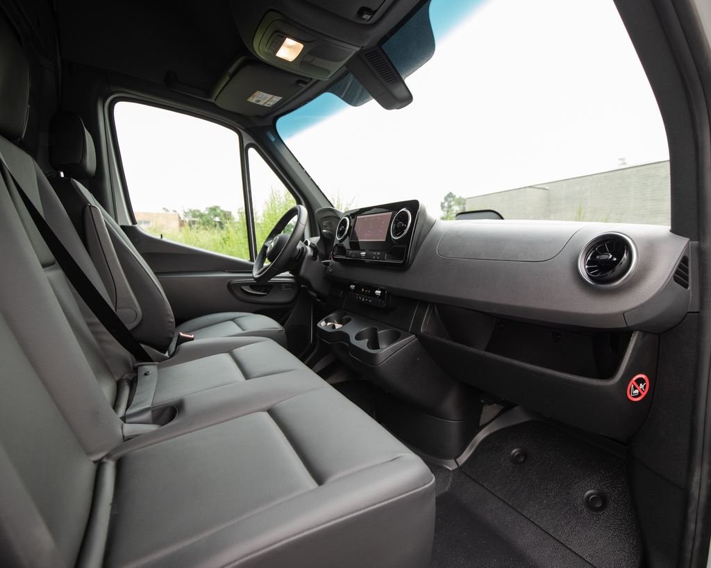 Used 2026  Mercedes-Benz Cargo 144 WB image 10