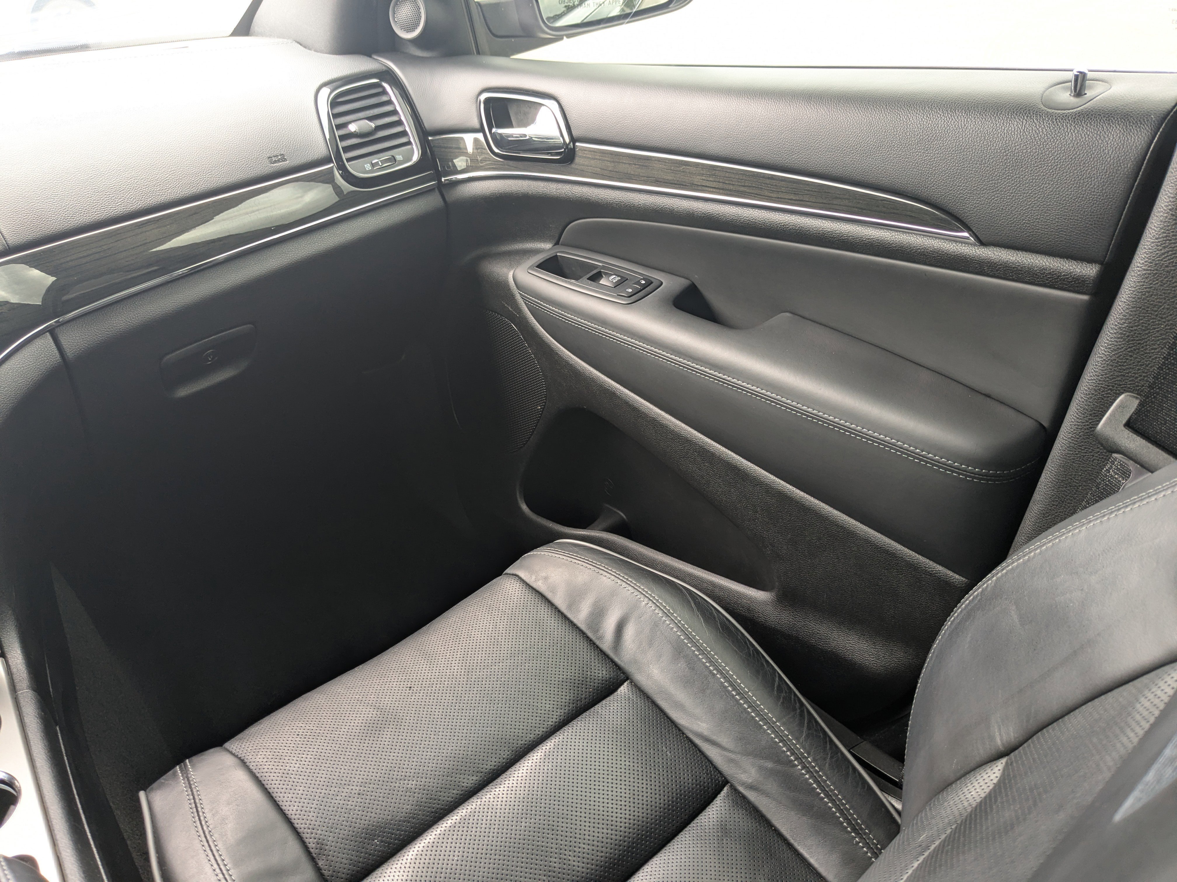 Used 2019 Granite Crystal Metallic Clearcoat Jeep Overland image 20