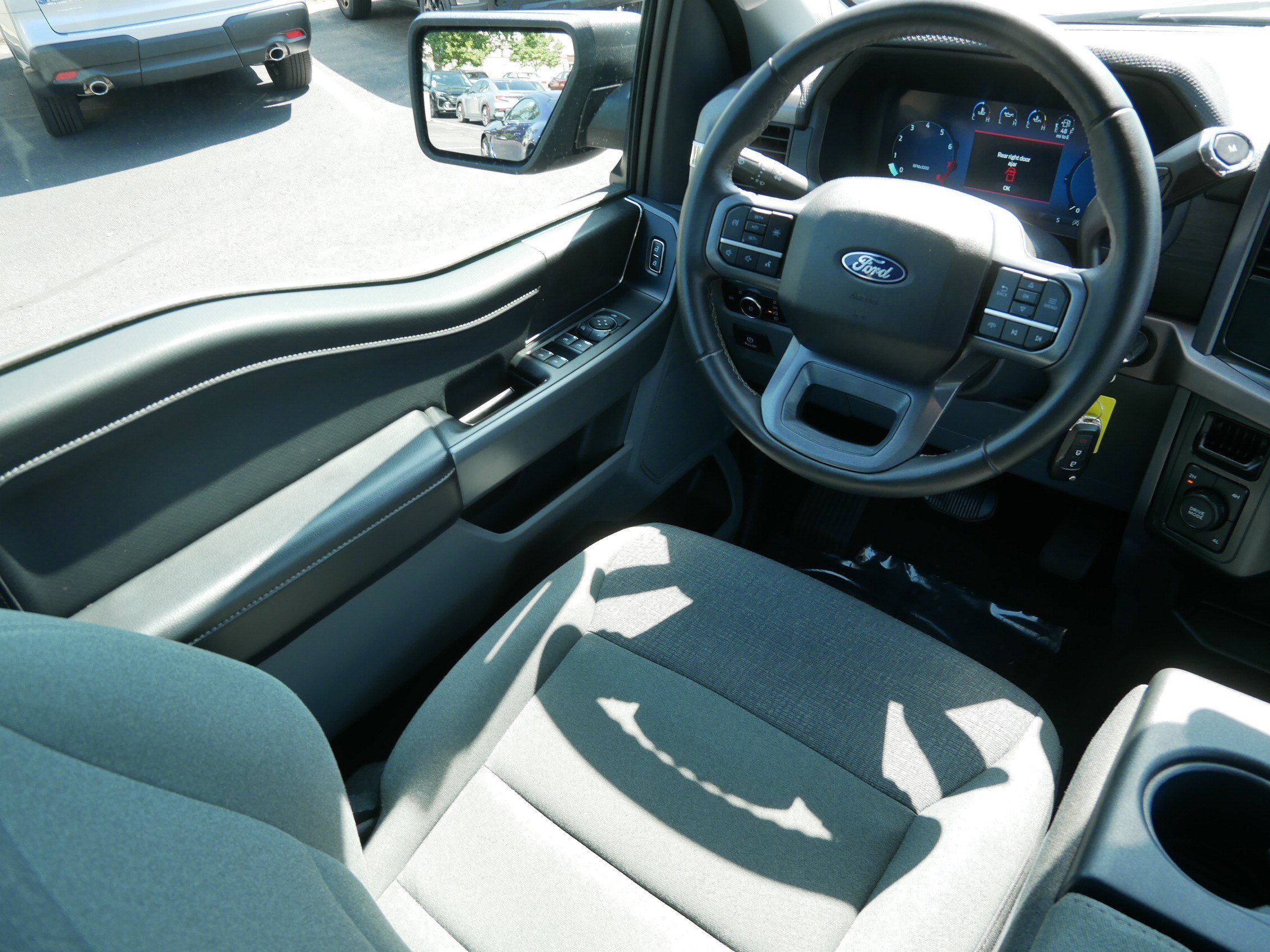 2025 Ford F-150 XLT - Photo 9