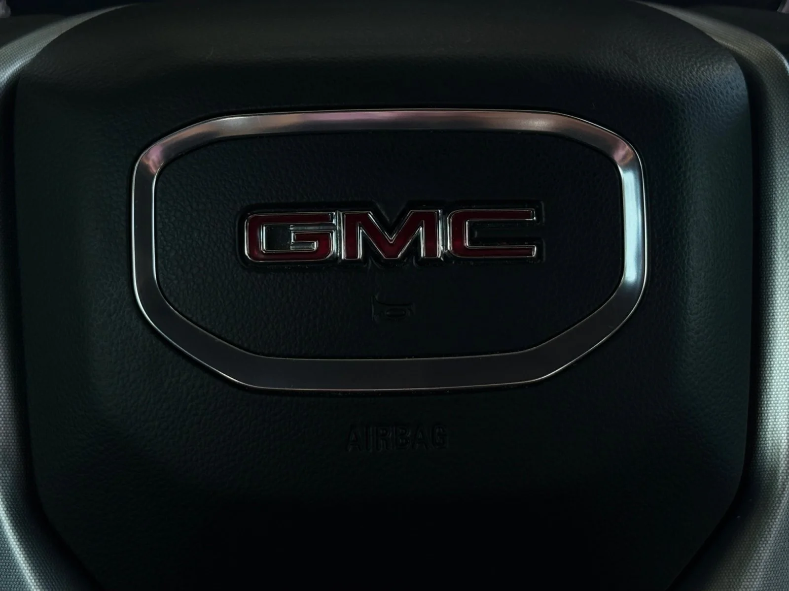 Used 2021 White Frost Tricoat GMC SLT image 25