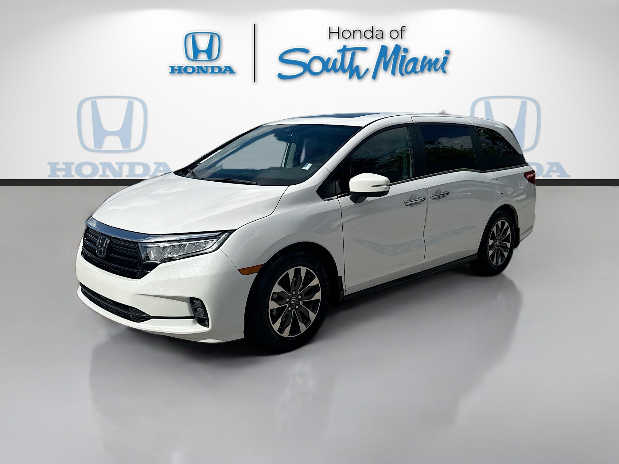 Certified Used 2024 Platinum White Pearl Honda EX-L image 3