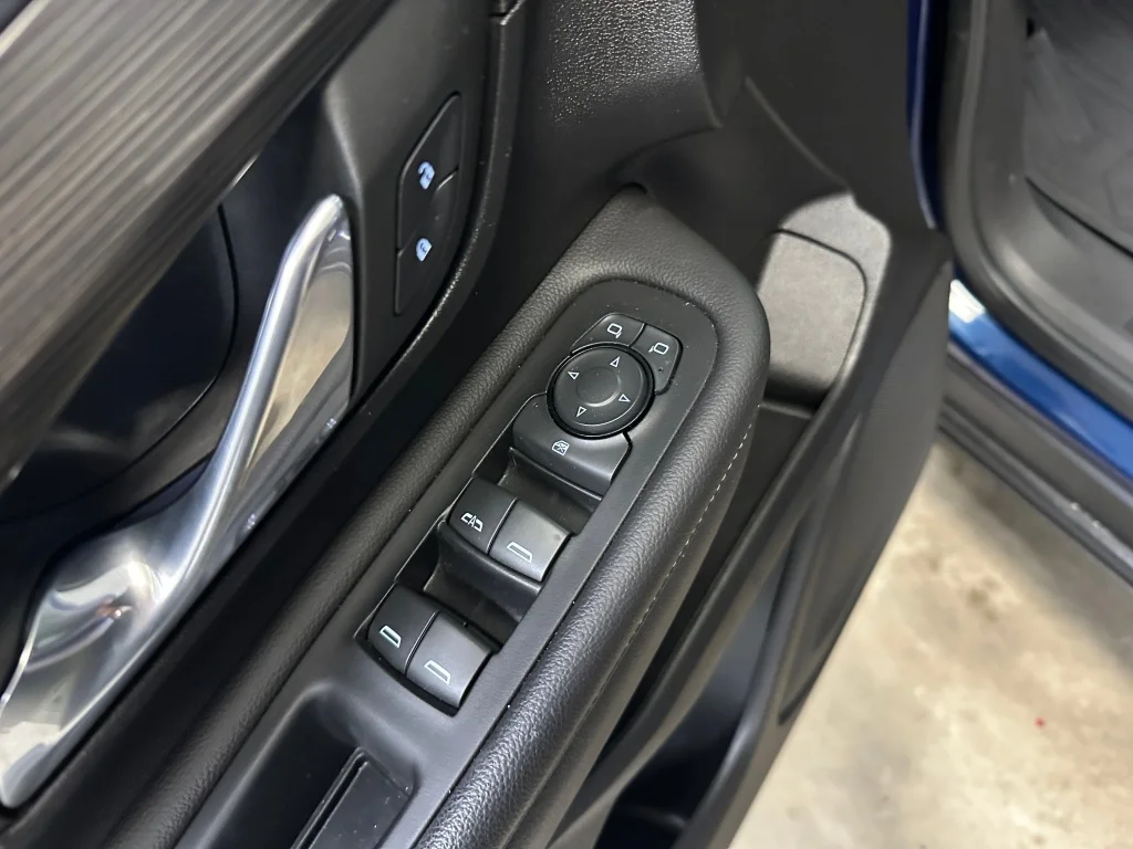 Used 2023 Marine Metallic GMC SLE image 7