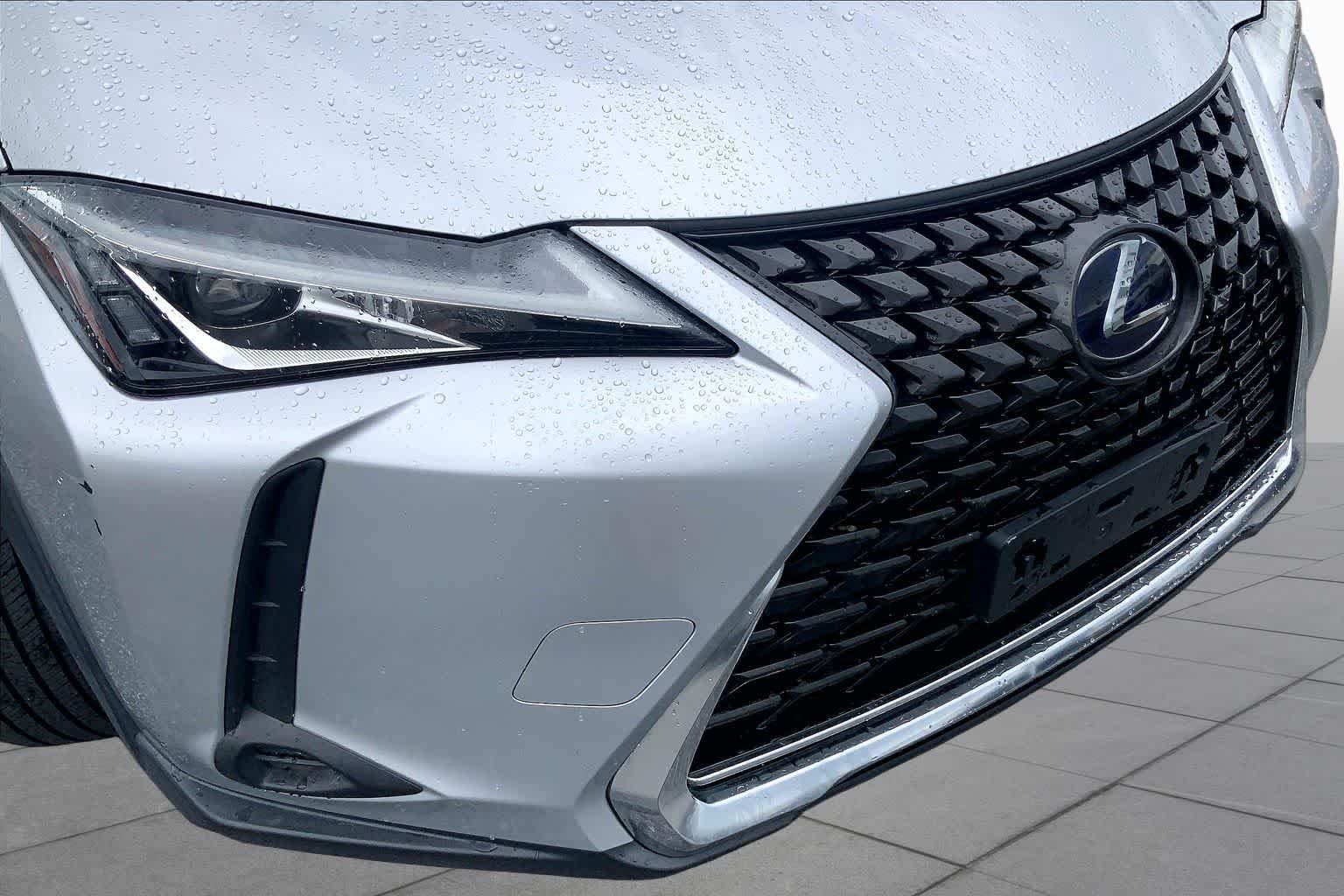 Used 2020 Silver Lining Metallic Lexus  image 29