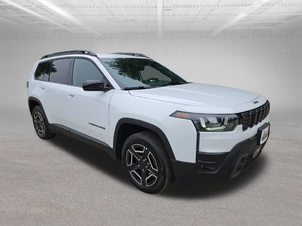 New 2026 Bright White Clear-Coat Exterior Paint Jeep Laredo image 8