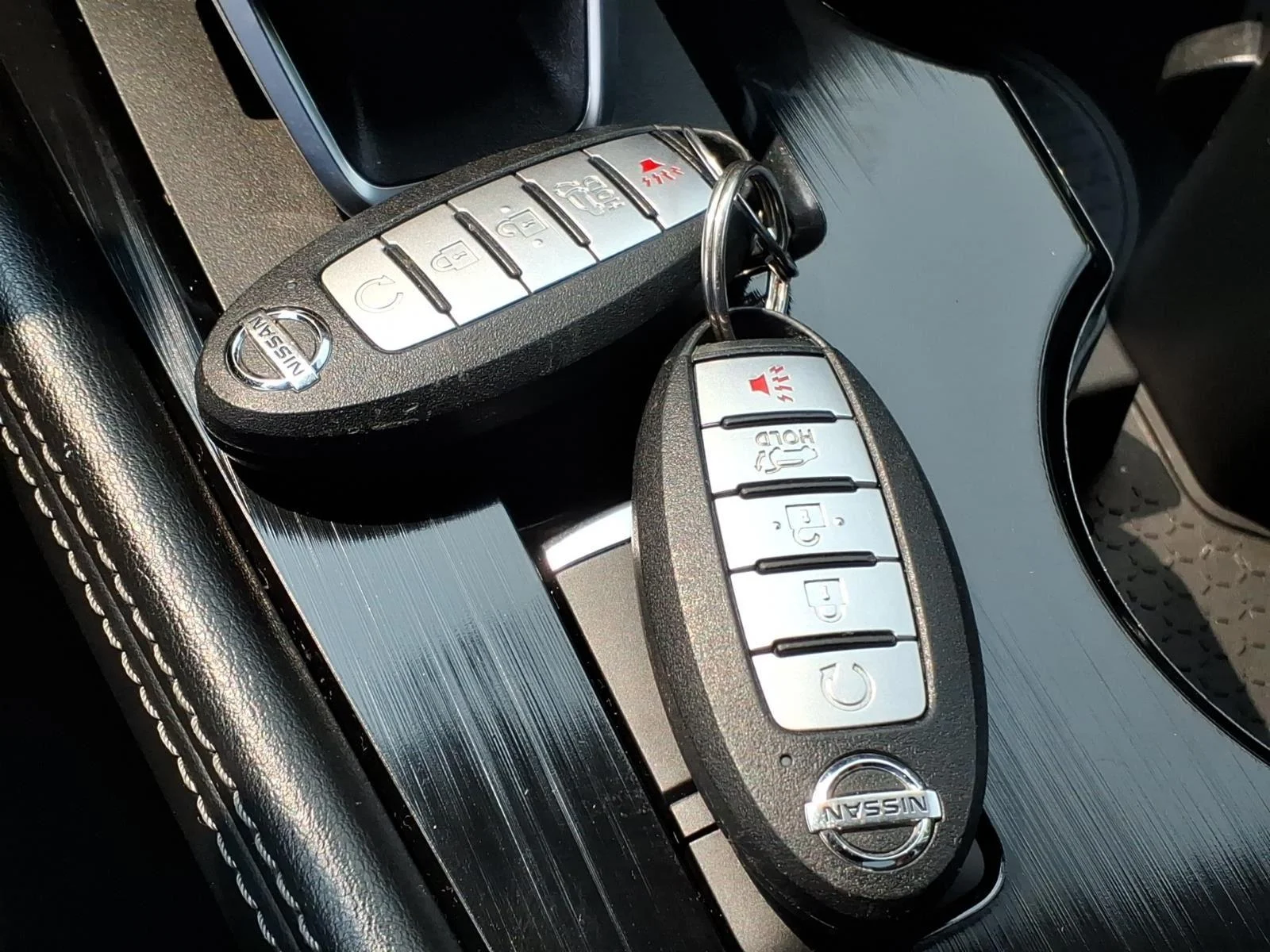 Used 2021 Pearl White Tricoat Nissan Platinum image 31