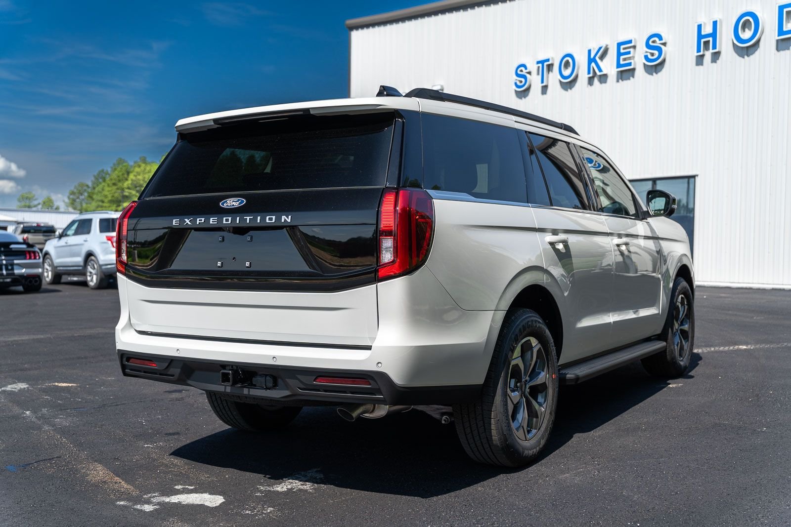 New 2027 Star White Metallic Tri-Coat Ford Active image 4