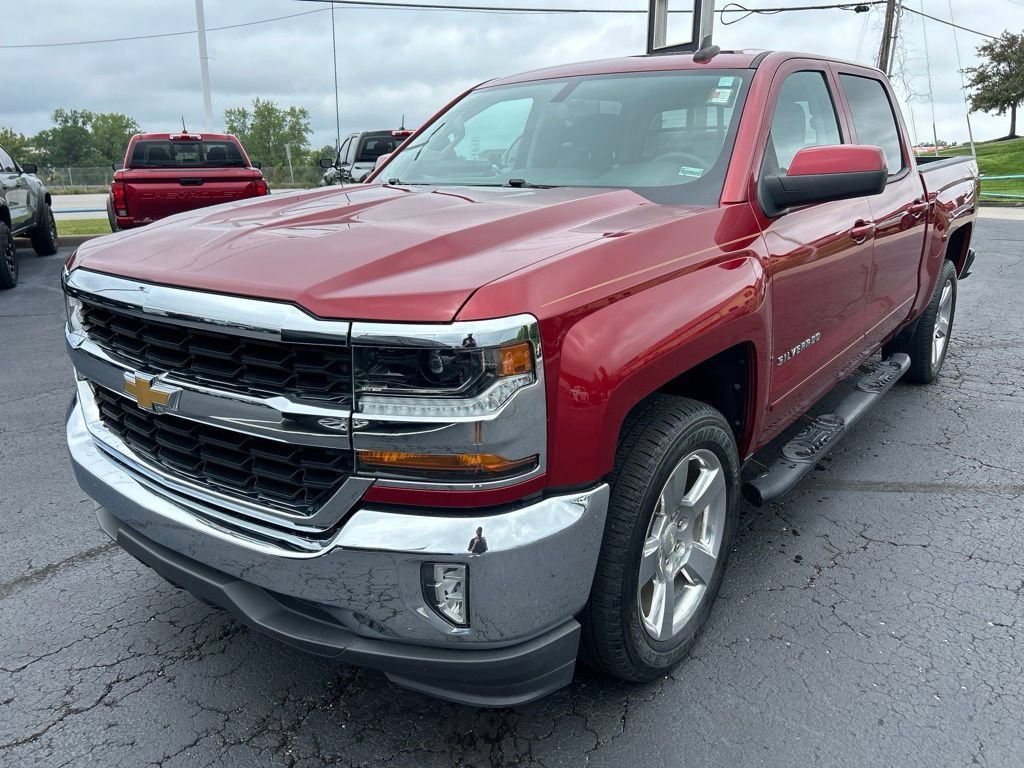 Used 2018 CAJUN RED TINTCOAT Chevrolet LT image 9