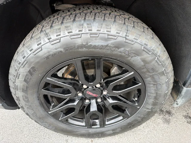 Used 2022 ONYX BLACK GMC Elevation image 11