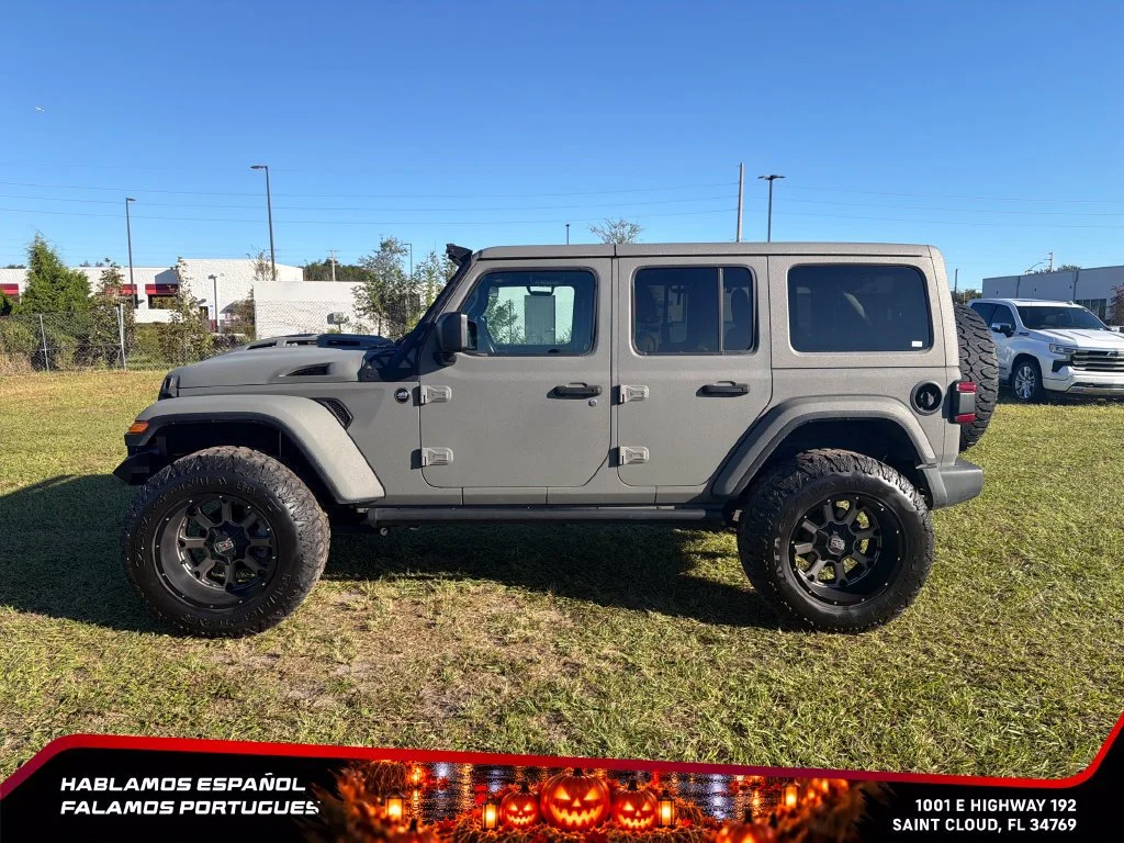 Used 2018  Jeep Sport S image 2