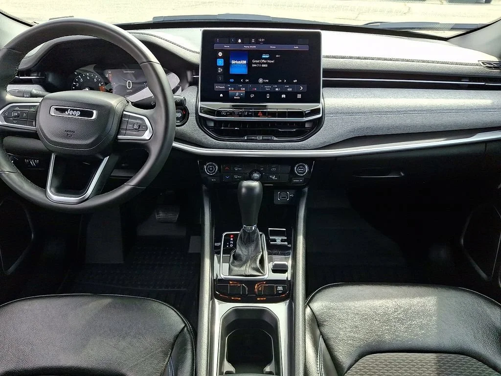 Used 2023 Granite Crystal Metallic Clearcoat Jeep Latitude image 16