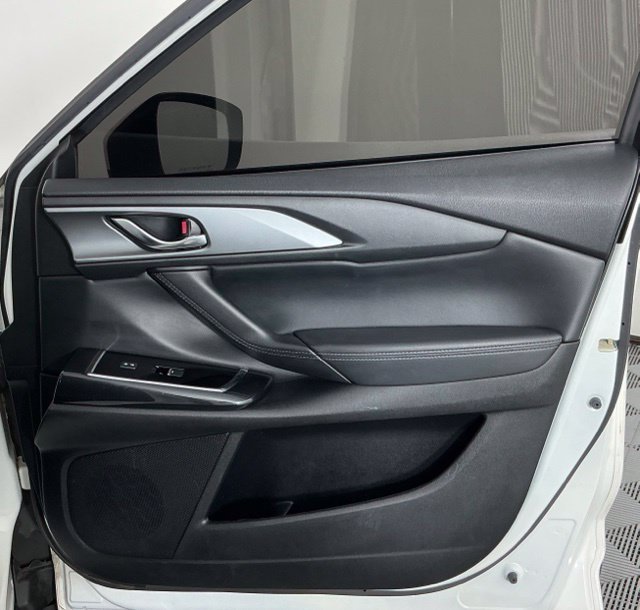 Used 2018 White Mazda Touring image 30