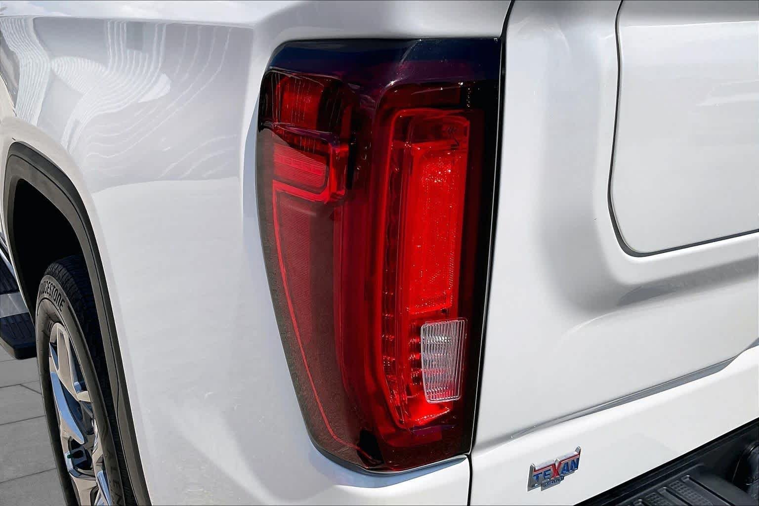Used 2024 White Frost Tricoat GMC SLT image 28