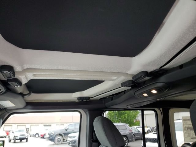 New 2026 Bright White Clear-Coat Exterior Paint Jeep 85th Anniversary Edition image 15