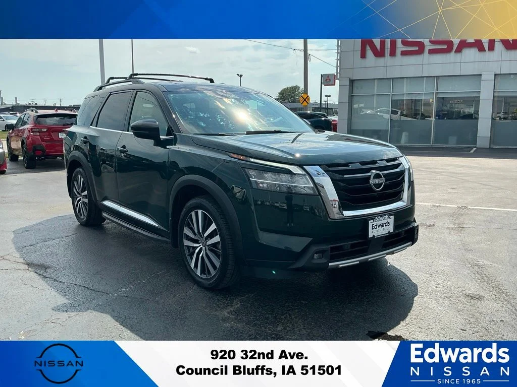 Used 2022 Black Nissan Platinum image 2