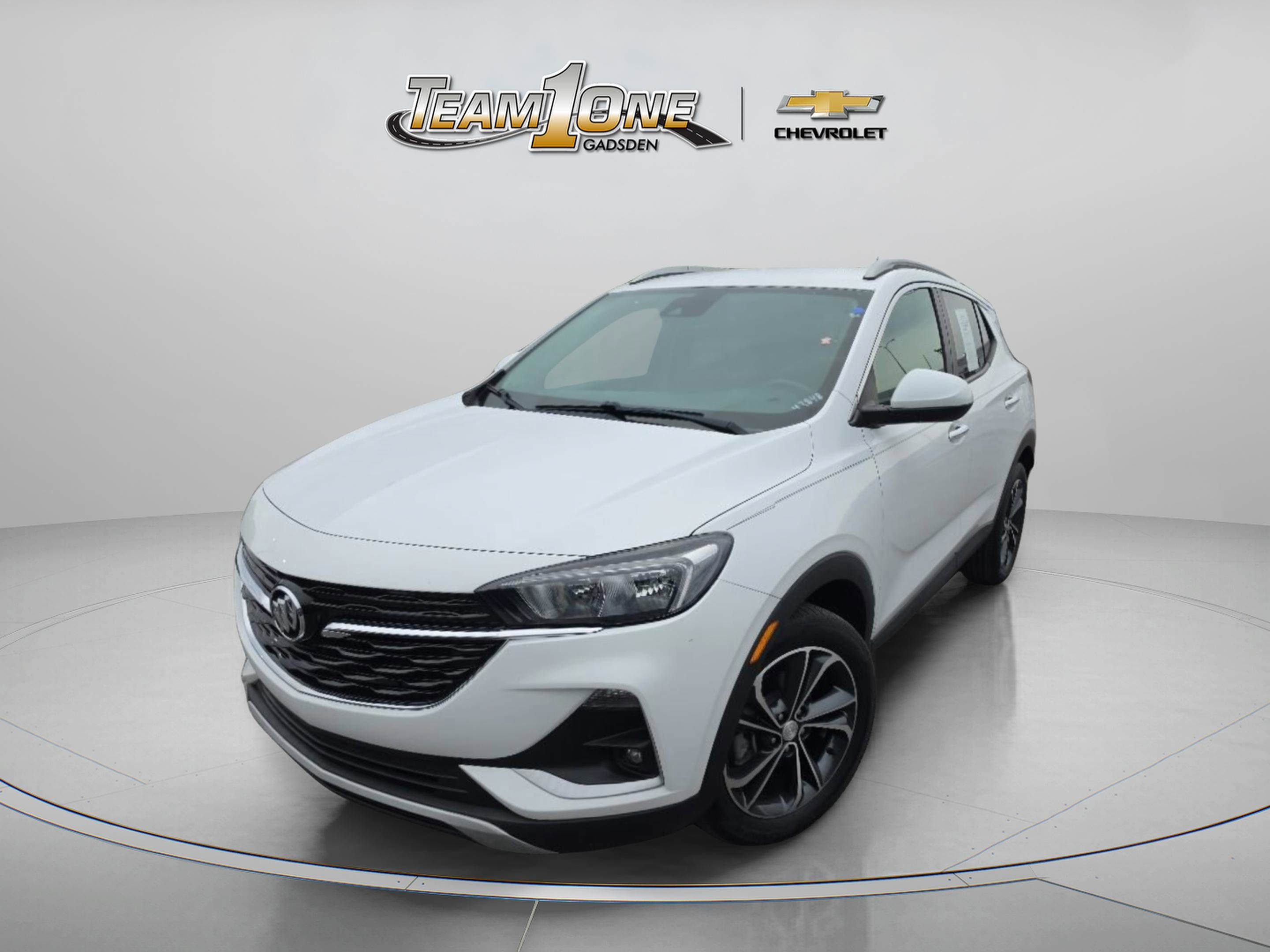 Used 2022 Summit White Buick Select image 3