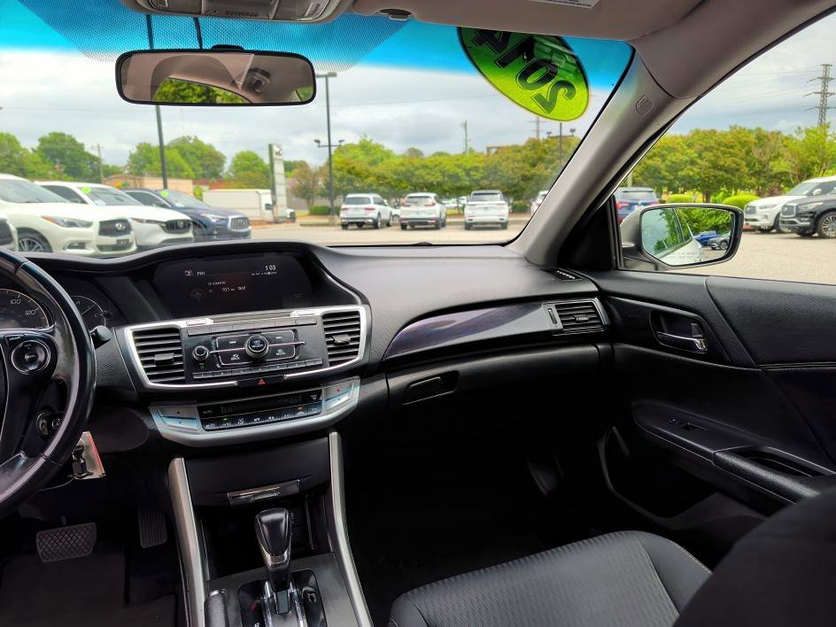 Used 2014 White Orchid Pearl Honda Sport image 10