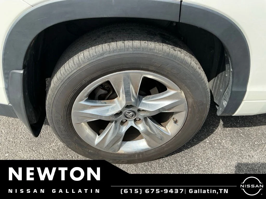 Used 2017 Blizzard Pearl Toyota Limited image 11