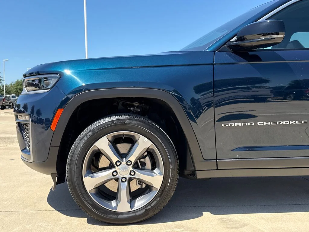New 2026 Fathom Blue Pearl-Coat Exterior Paint Jeep Limited image 5