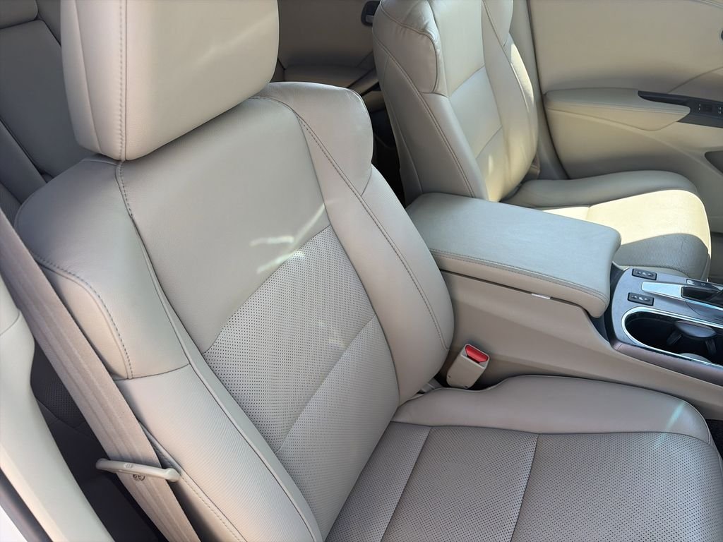Used 2014  Acura Technology Package image 32