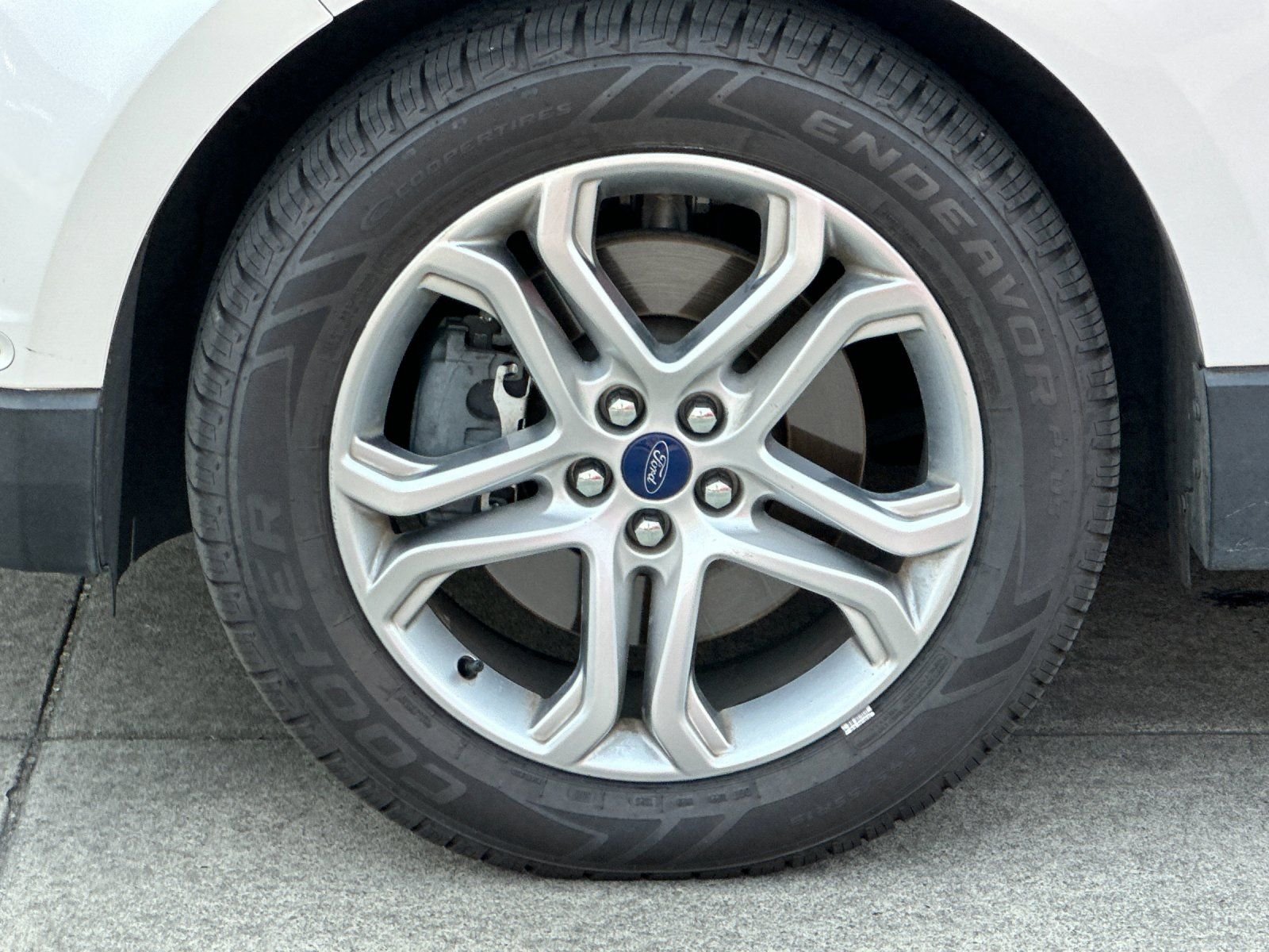 Used 2016 White Platinum Clearcoat Metallic Ford Titanium image 24