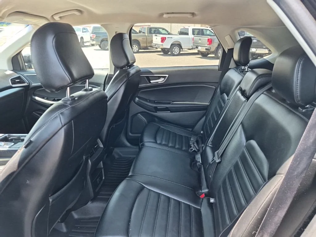 Used 2020 Black Ford SEL image 23