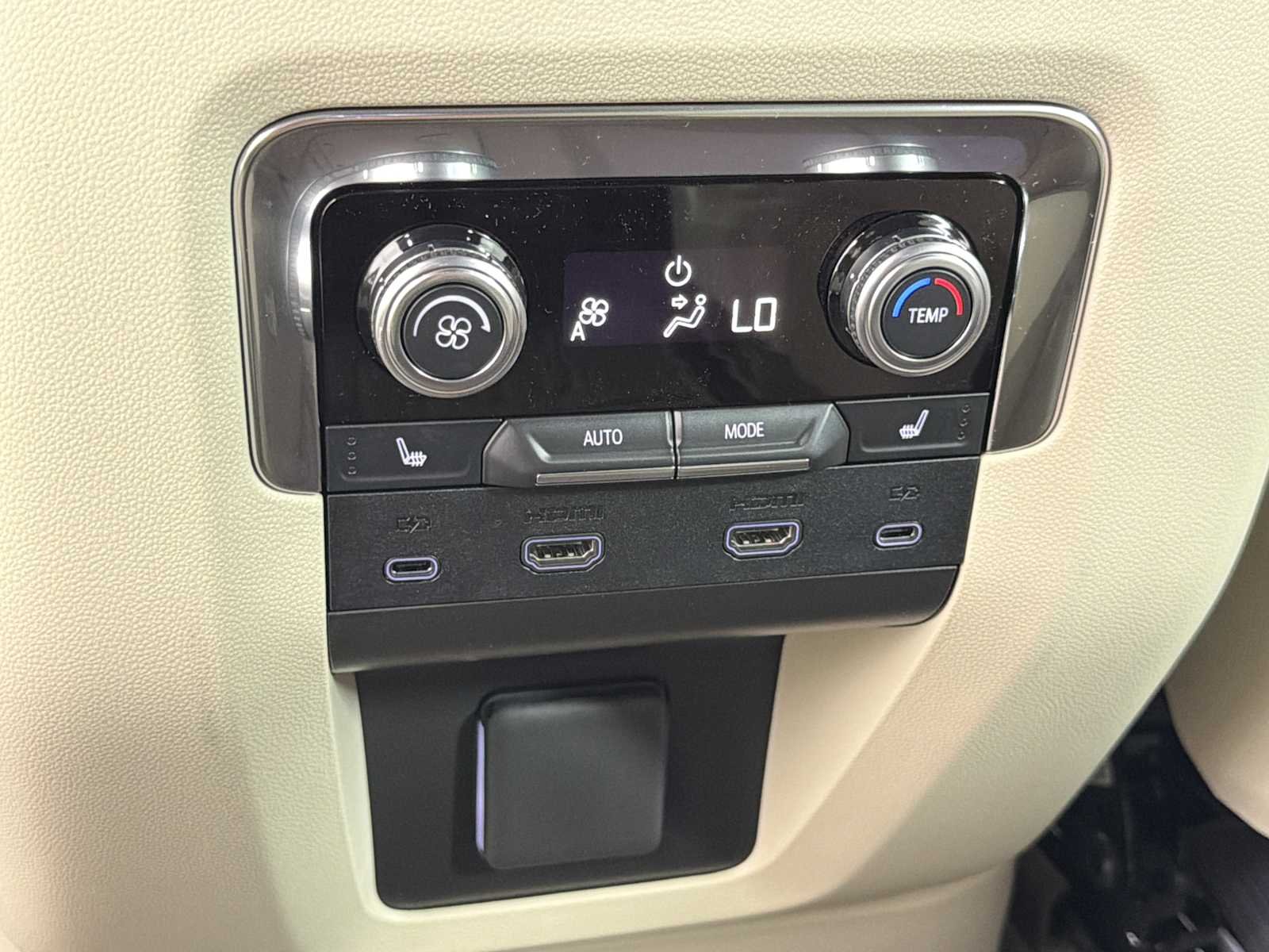 2026 GMC Yukon XL Denali - Photo 25