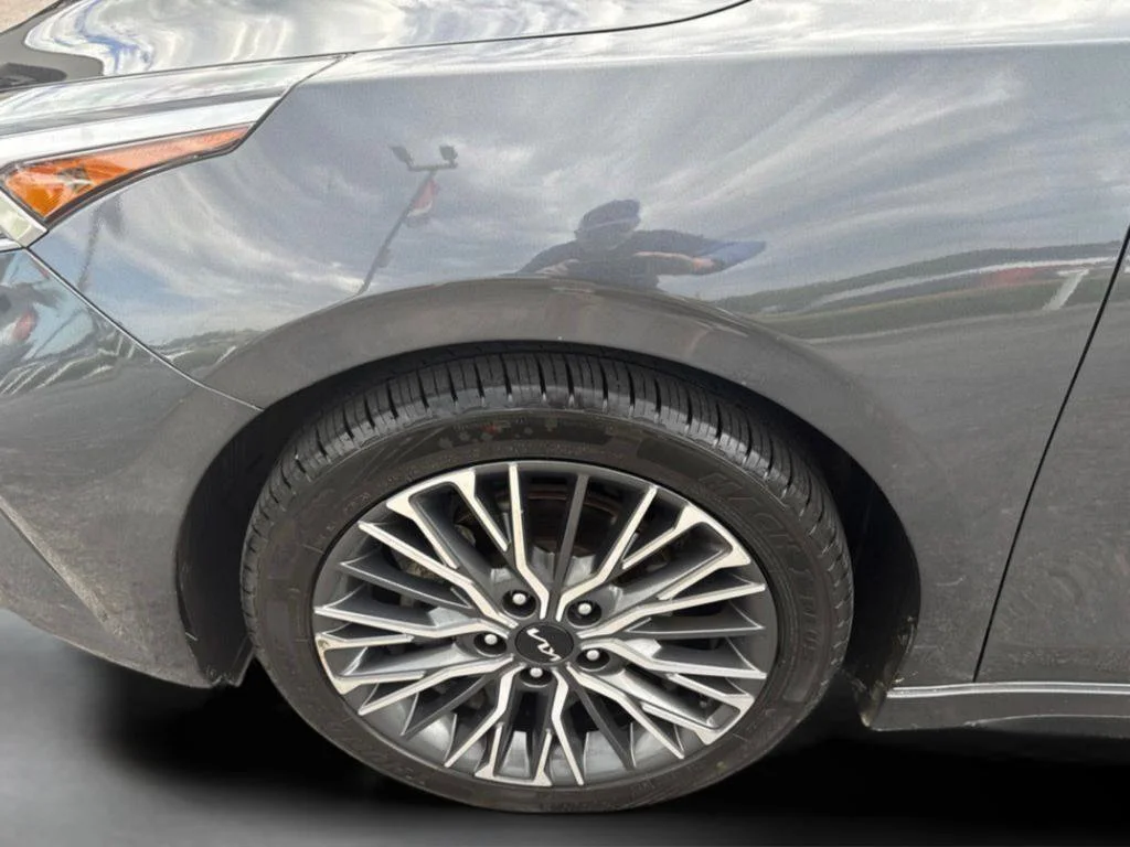 Used 2023 Gravity Gray Kia GT-Line image 31