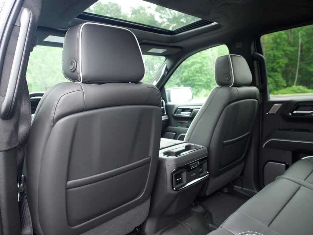 2026 GMC Sierra 1500 AT4X - Photo 18