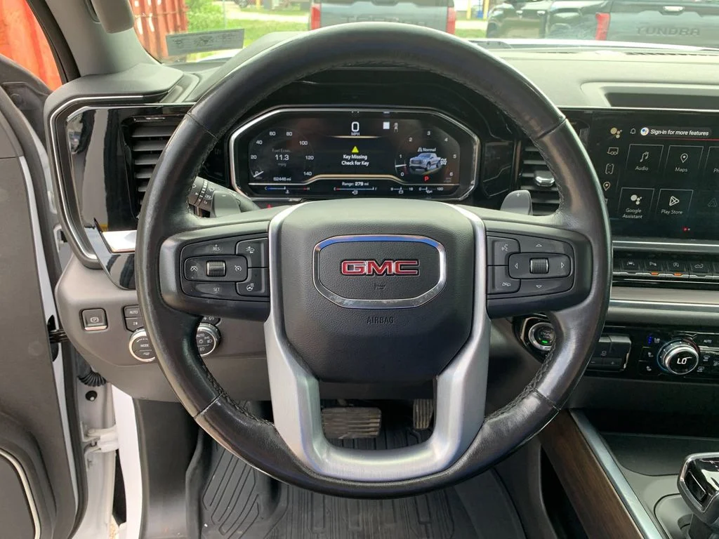 Used 2023 White GMC SLT image 27