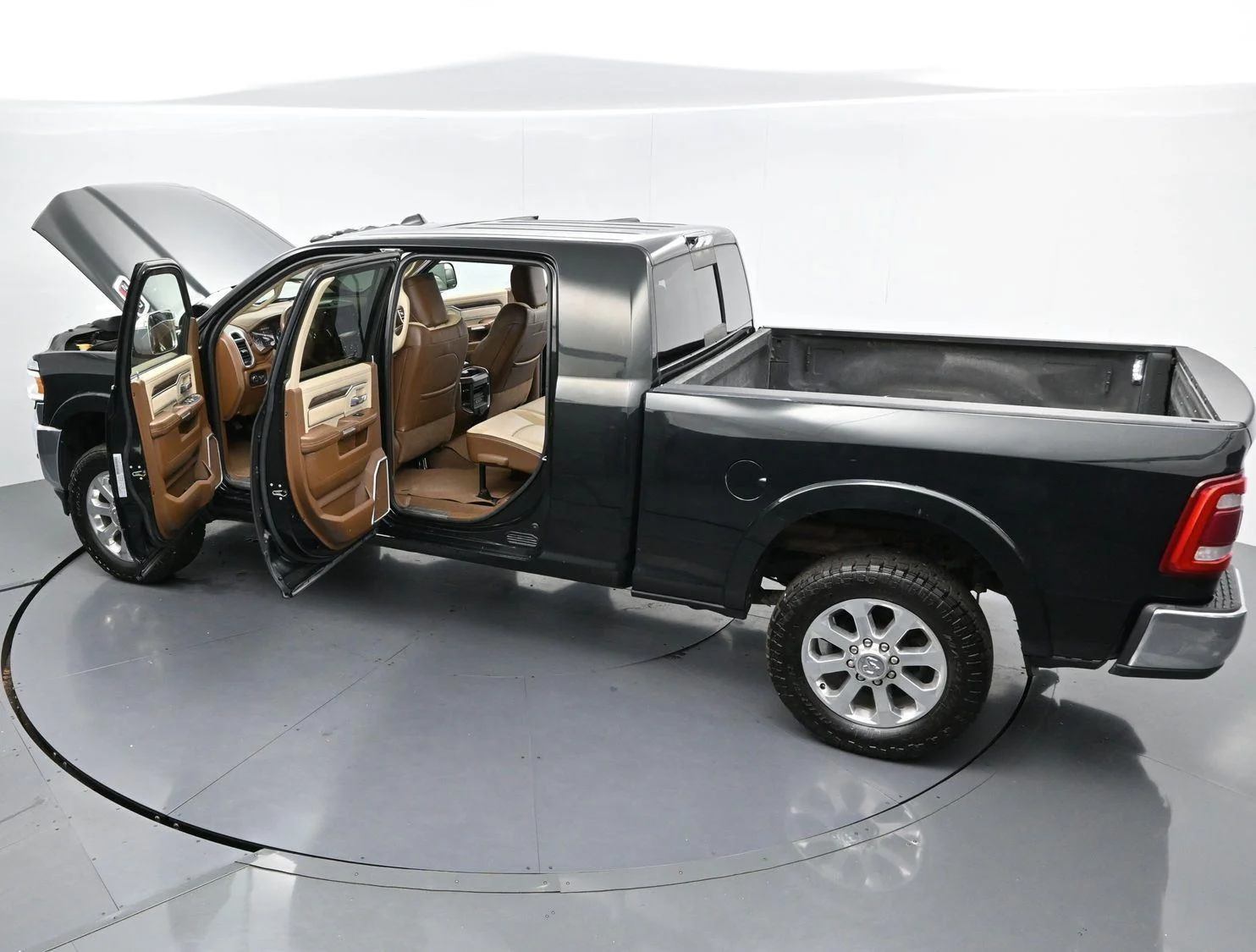 Used 2019 Black Forest Green Pearlcoat Ram Laramie image 40